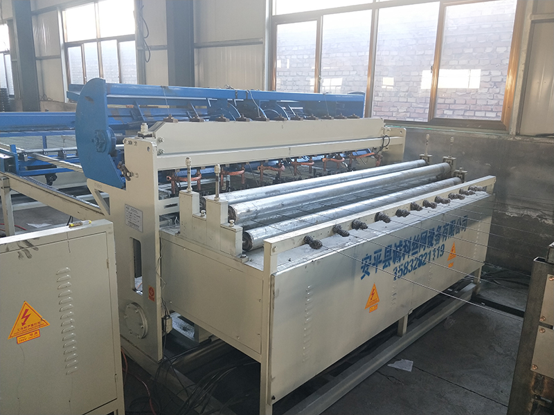 全自動焊網(wǎng)機(jī) 全自動焊網(wǎng)機(jī)